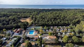 Camping La Davière Plage 4*, Camping 4* à Saint Jean de Monts (Vendée) - Location Chalet pour 4 personnes - Photo N°2