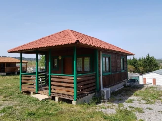 Camping Borepo , Camping 3* à Villeveyrac (Hérault) - Location Chalet pour 4 personnes - Photo N°1