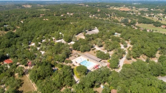 Camping Les Reflets du Quercy 4*, Camping 4* à Crayssac (Lot) - Location Mobil Home pour 6 personnes - Photo N°2