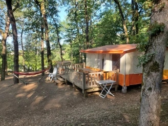 , Camping 3* à Soturac (Lot) - Location Tente équipée pour 5 personnes - Photo N°1