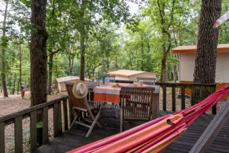 , Camping 3* à Soturac (Lot) - Location Tente équipée pour 5 personnes - Photo N°4