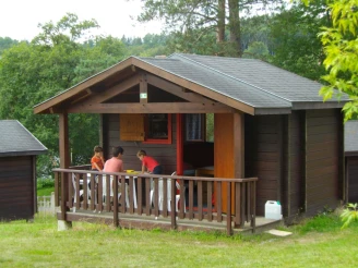 , Camping 3* à Marcillac la Croisille (Corrèze) - Location Chalet pour 4 personnes - Photo N°1