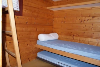 , Camping 3* à Marcillac la Croisille (Corrèze) - Location Chalet pour 4 personnes - Photo N°4