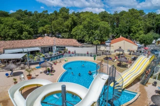 , Camping 4* à Saint Hilaire de Riez (Vendée) - Location Bungalow pour 5 personnes - Photo N°3