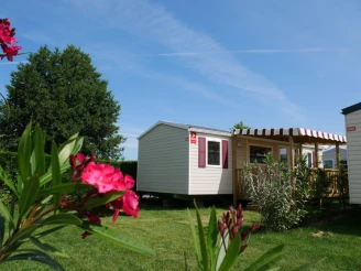 , Camping 4* à Les Mathes (Charente Maritime) - Location Mobil Home pour 6 personnes - Photo N°1