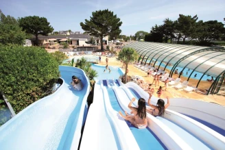 Camping Le Moténo 4*, Camping 4* à Plouhinec (Morbihan) - Location Chalet pour 4 personnes - Photo N°3