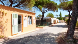 Camping La Bergerie Plage 4*, Camping 4* à Hyères (Var) - Location Mobil Home pour 5 personnes - Photo N°2