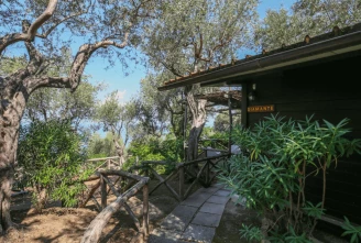 Villaggio Santa Fortunata 4*, Camping 4* à Sorrento (Naples) - Location Bungalow pour 4 personnes - Photo N°1