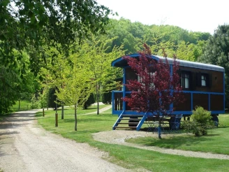 Camping Village des Monédières, Camping 3* à Chamberet (Corrèze) - Location Roulotte pour 4 personnes - Photo N°1