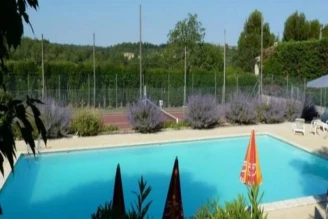 CAMPING LA CERISE 3*, Camping 3* à Malemort du Comtat (Vaucluse) - Location Mobil Home pour 6 personnes - Photo N°2