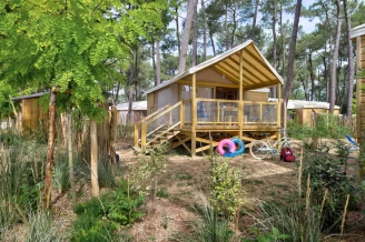 Camping Les Biches 4*, Camping 4* à Saint Hilaire de Riez (Vendée) - Location Cabane pour 5 personnes - Photo N°1