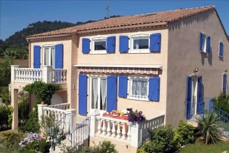 Village vacances Le Clos des Oliviers 2*, Camping 2* à Vidauban (Var) - Location Villa pour 8 personnes - Photo N°1