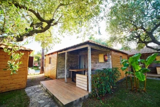 Alannia ELS PRATS 4*, Camping 4* à Miami Playa (Tarragone) - Location Bungalow pour 4 personnes - Photo N°1