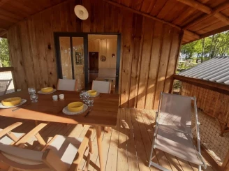 CAMPING LA TRUFFIERE 3*, Camping 3* à Saint Cirq Lapopie (Lot) - Location Cabane pour 5 personnes - Photo N°3