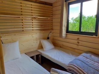 CAMPING LA TRUFFIERE 3*, Camping 3* à Saint Cirq Lapopie (Lot) - Location Chalet pour 6 personnes - Photo N°2