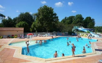 Camping Le Ragis 4*, Camping 4* à Challans (Vendée) - Location Bungalow pour 4 personnes - Photo N°2