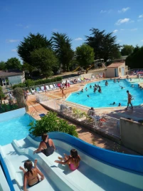 Camping Le Ragis 4*, Camping 4* à Challans (Vendée) - Location Bungalow pour 4 personnes - Photo N°4