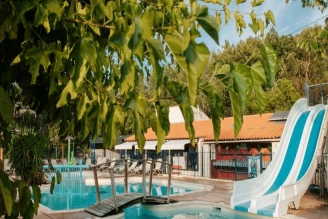 Camping Lou Cabasson 3*, Camping 3* à Bormes les Mimosas (Var) - Location Chalet pour 4 personnes - Photo N°4