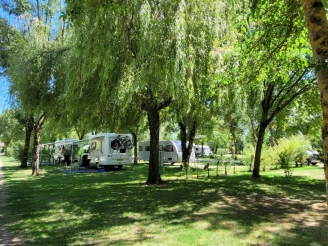 , Camping 4* à Coulon (Deux Sèvres) - Location Chalet pour 6 personnes - Photo N°3